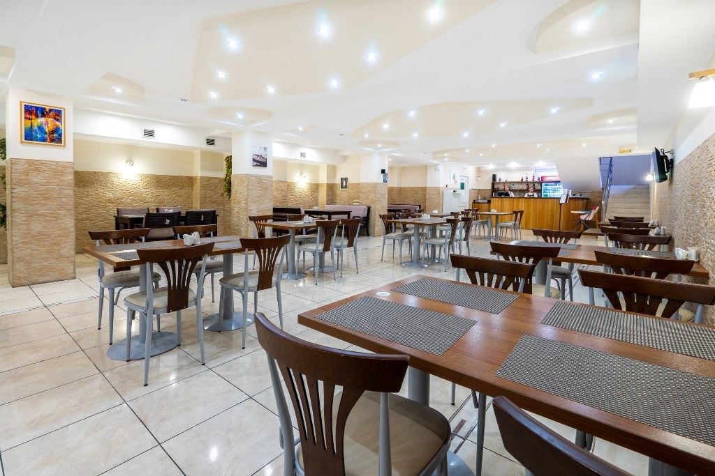 restaurants-restaurant