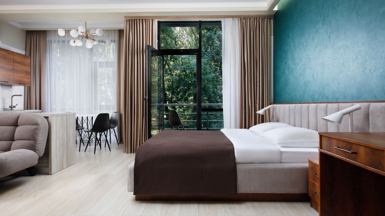 rooms-apartment-with-balcony