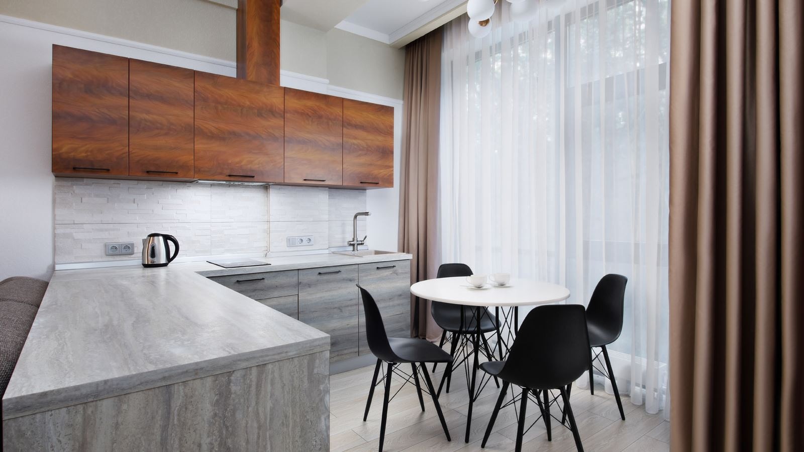 rooms-apartment-with-balcony