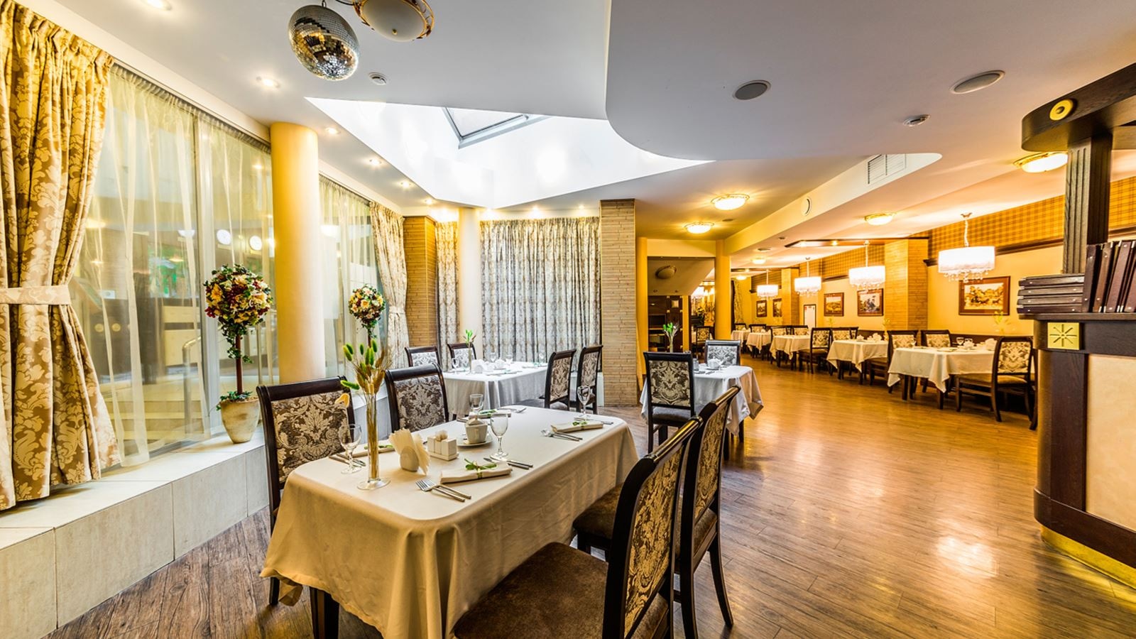 restaurants-restaurant