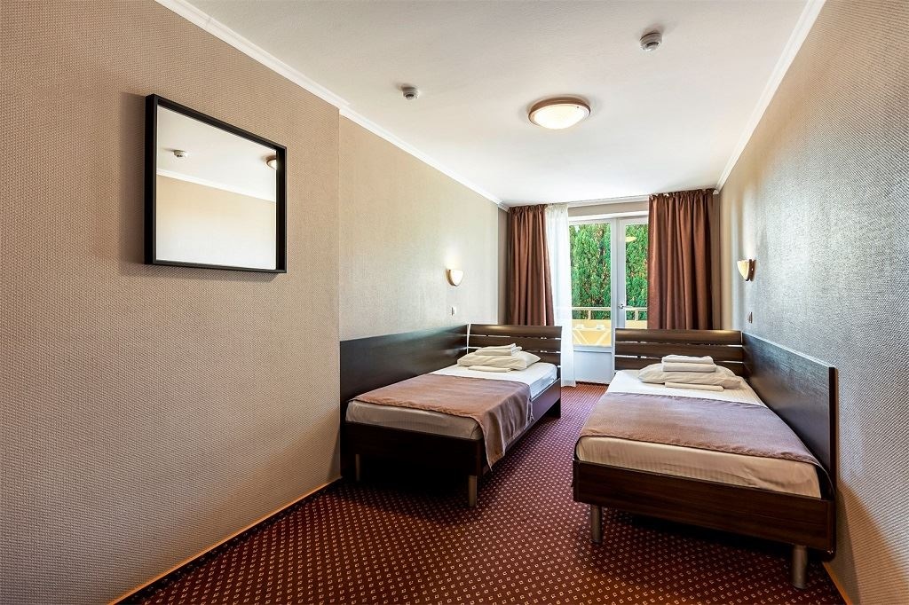 rooms-twin-economy-with-balcony