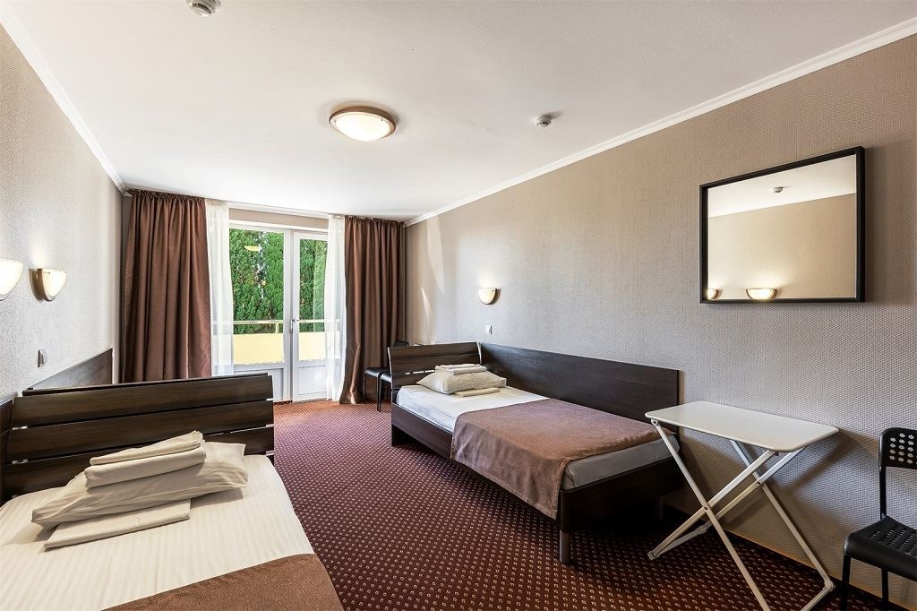 rooms-triple-economy-with-balcony