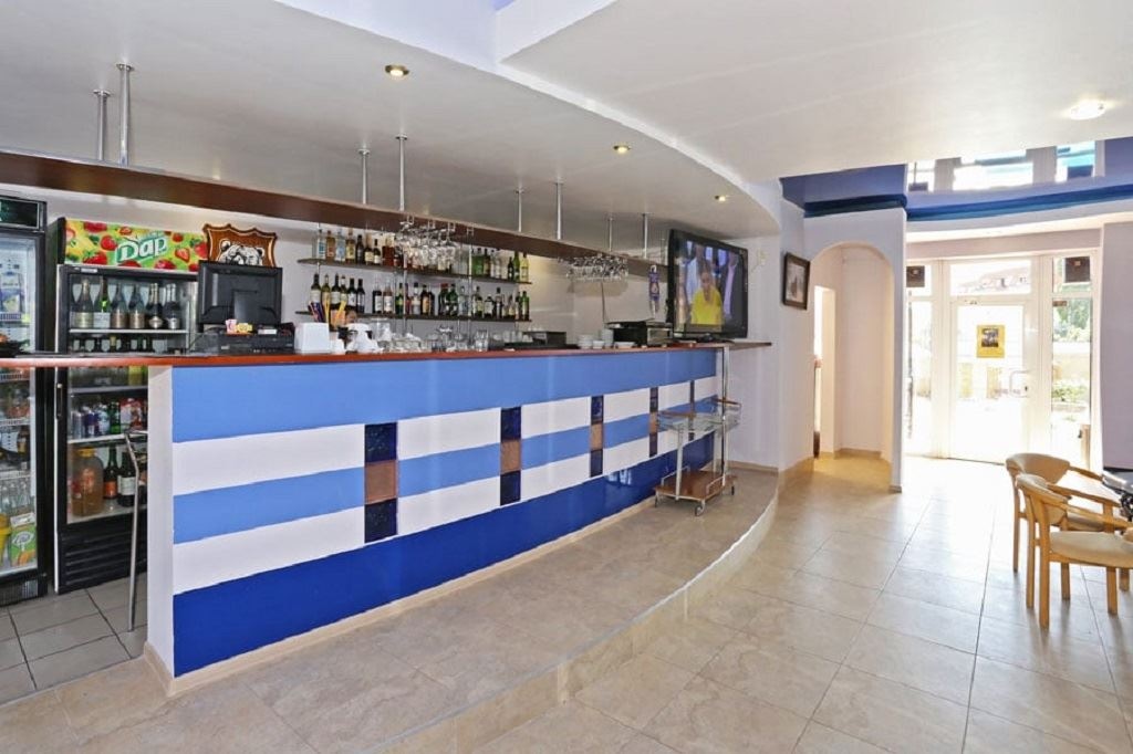 restaurants-restaurant