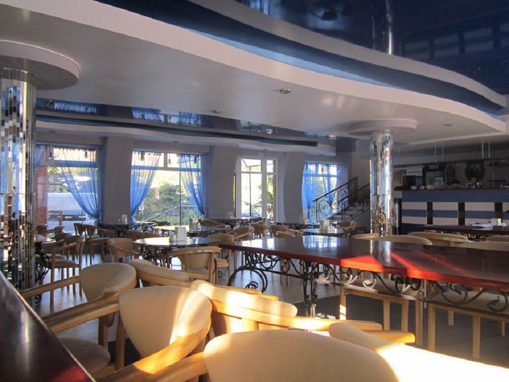 restaurants-restaurant