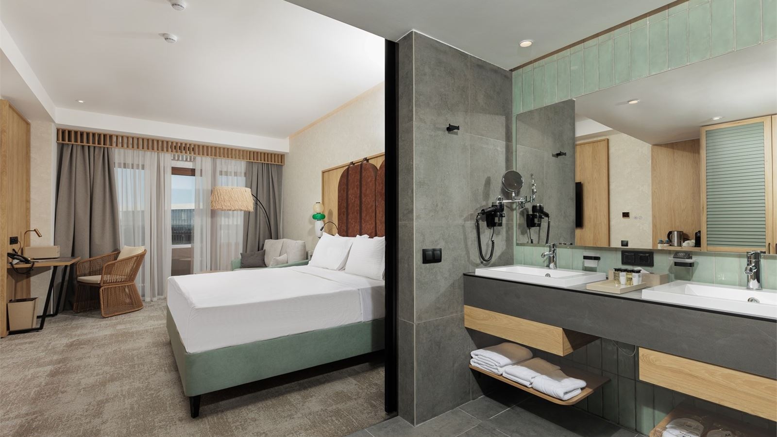 rooms-deluxe-pool-view