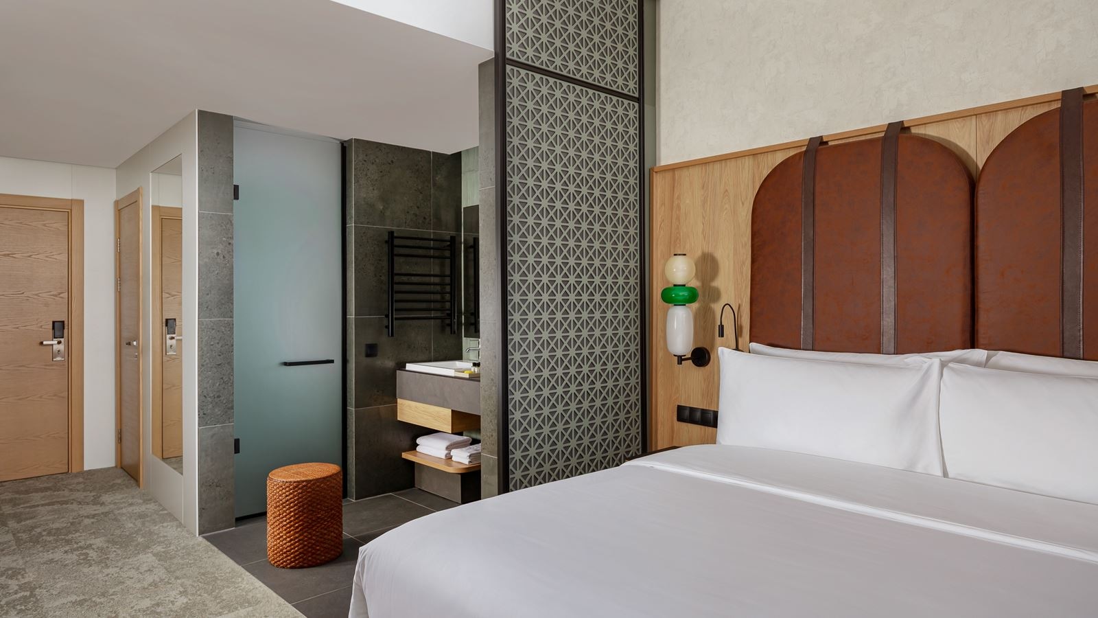 rooms-deluxe-pool-view