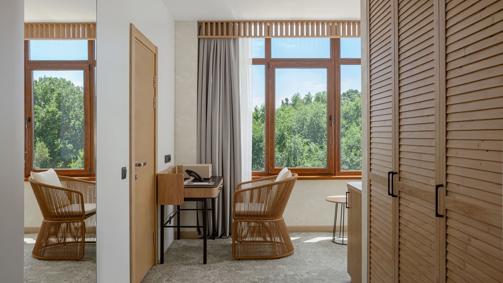 rooms-premium-room-land-view