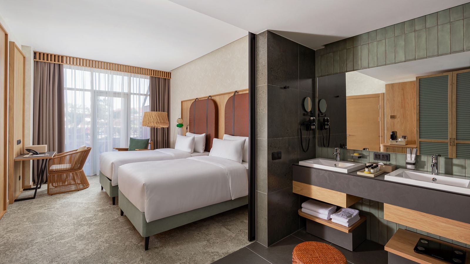 rooms-deluxe-twin-pool-view