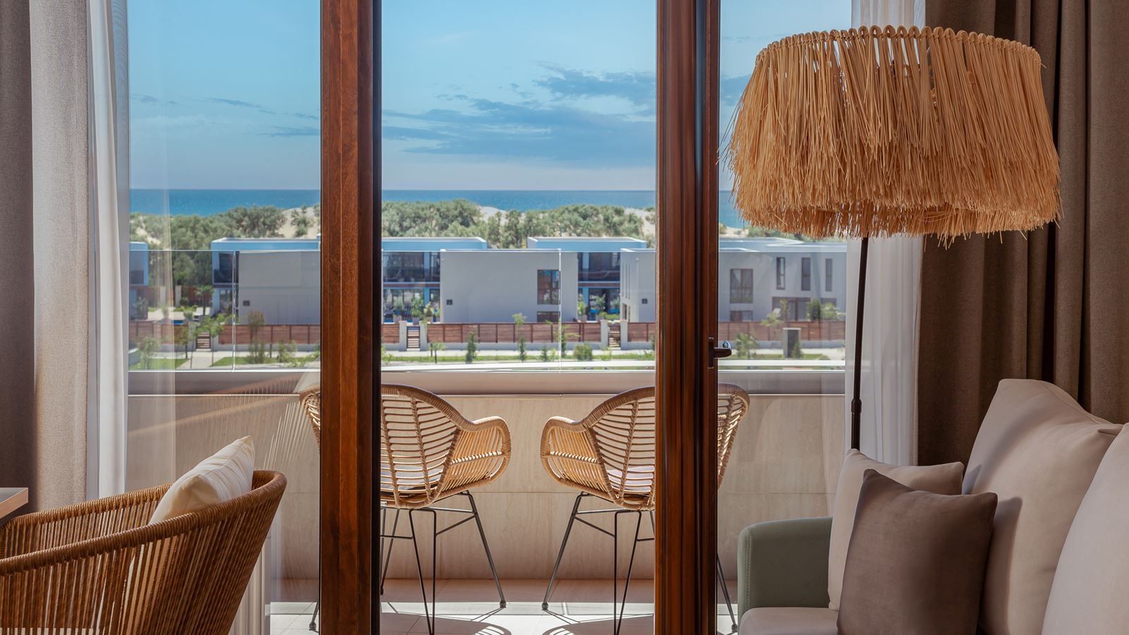 rooms-deluxe-sea-view