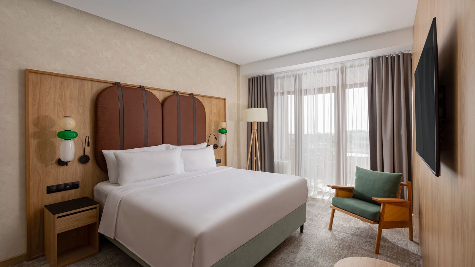 rooms-suite-deluxe-pool-view