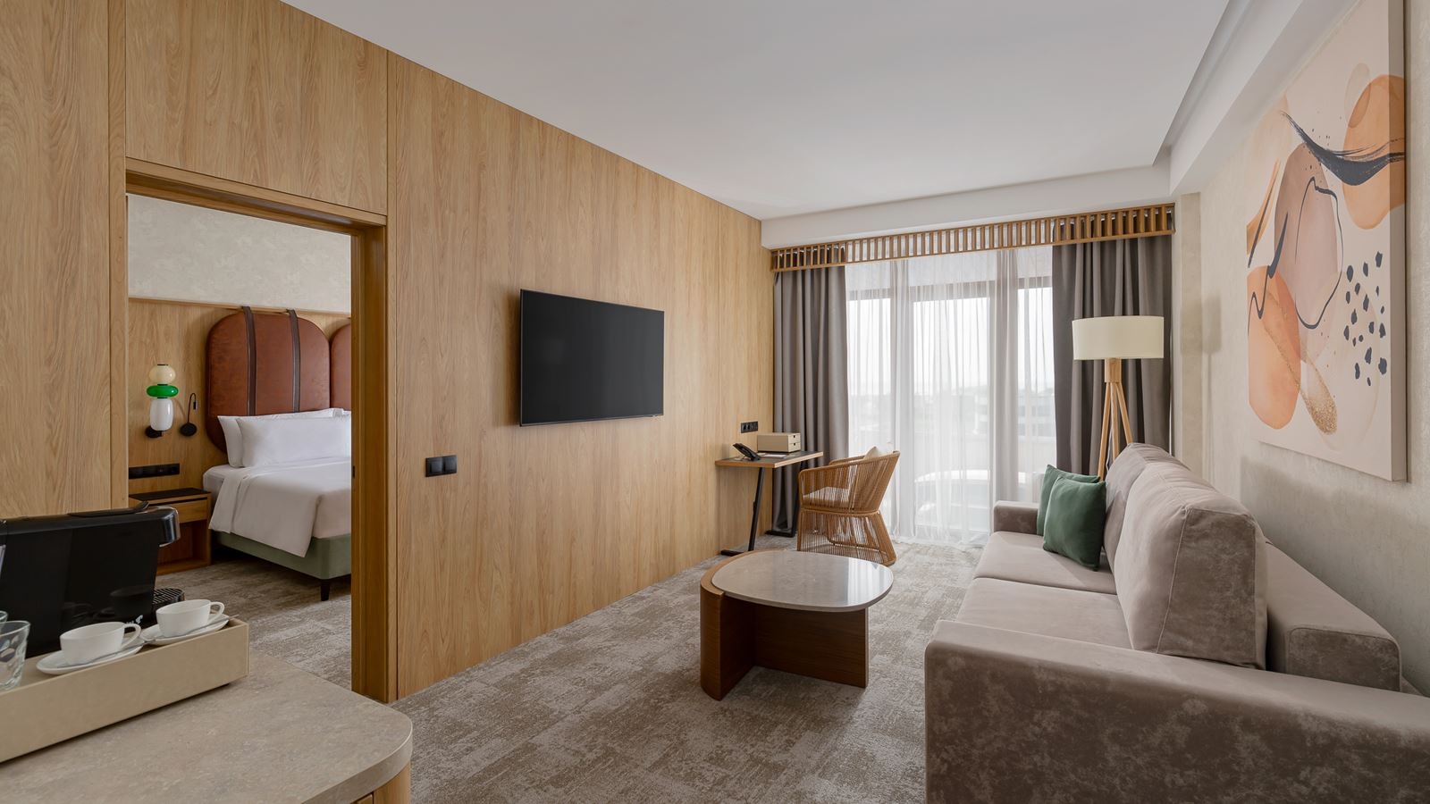 rooms-suite-deluxe-pool-view