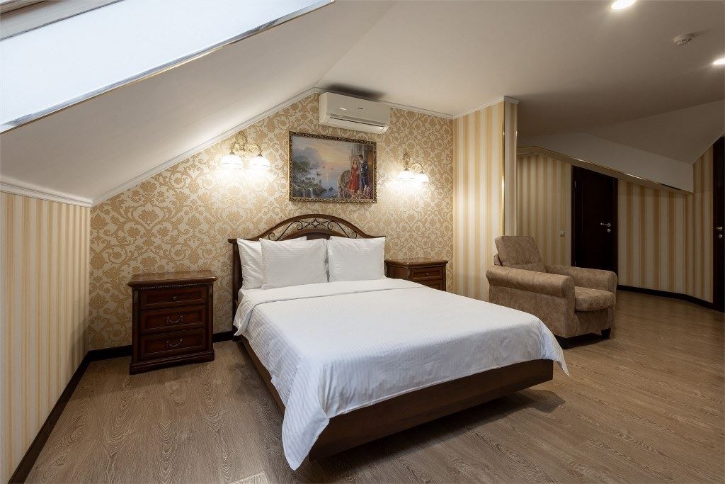 rooms-luxe-with-balcony-sea