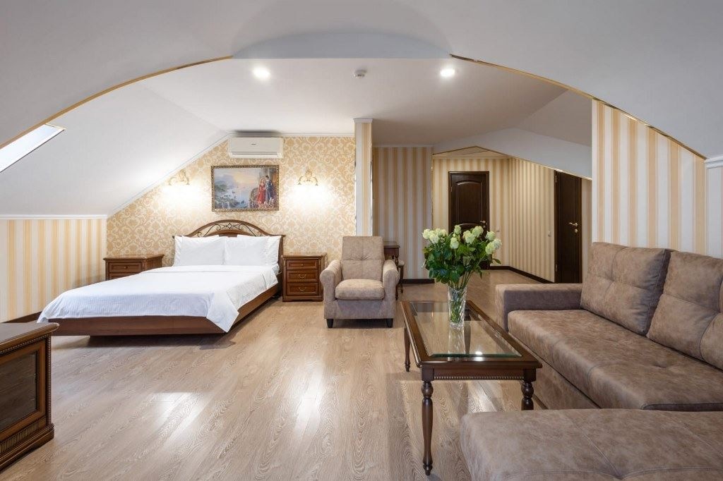 rooms-luxe-with-balcony-sea