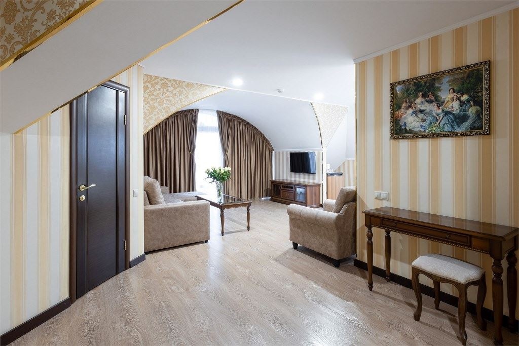 rooms-luxe-with-balcony-sea