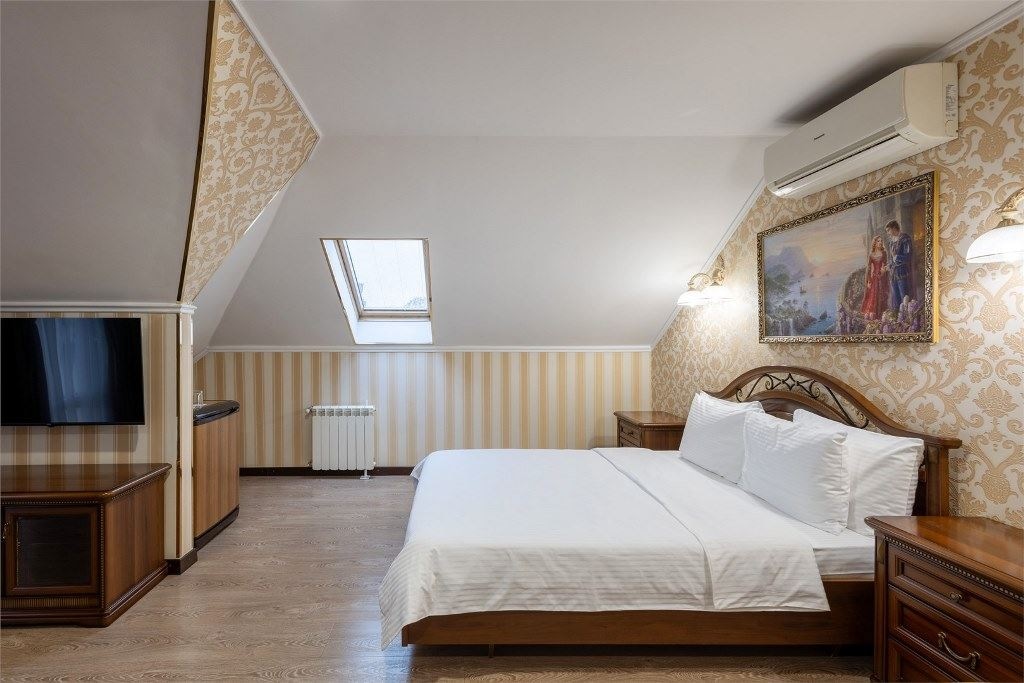 rooms-luxe-with-balcony-sea