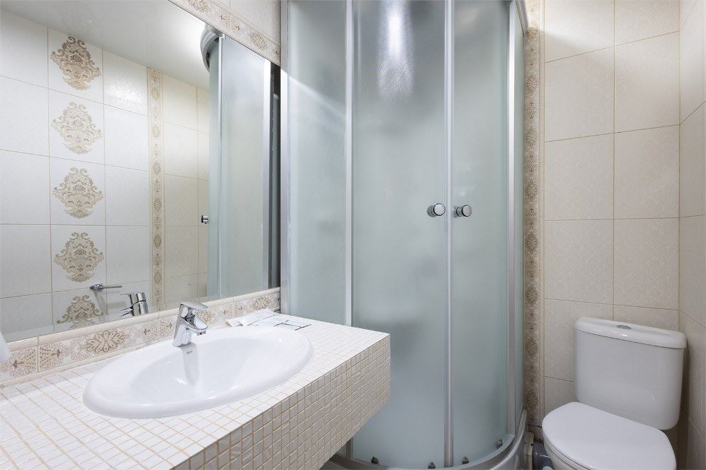 rooms-luxe-with-balcony-city