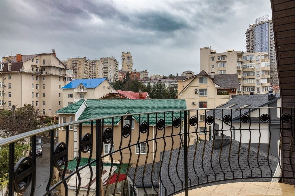 rooms-luxe-with-balcony-city