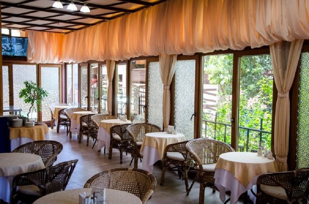 restaurants-restaurant