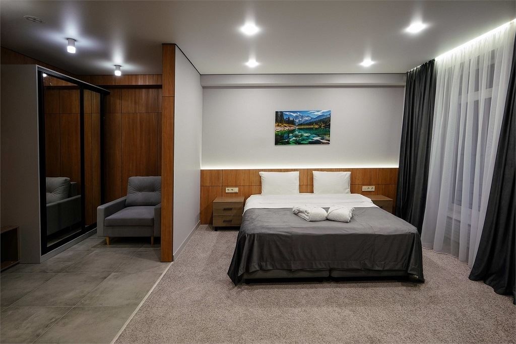 rooms-superior-with-balcony