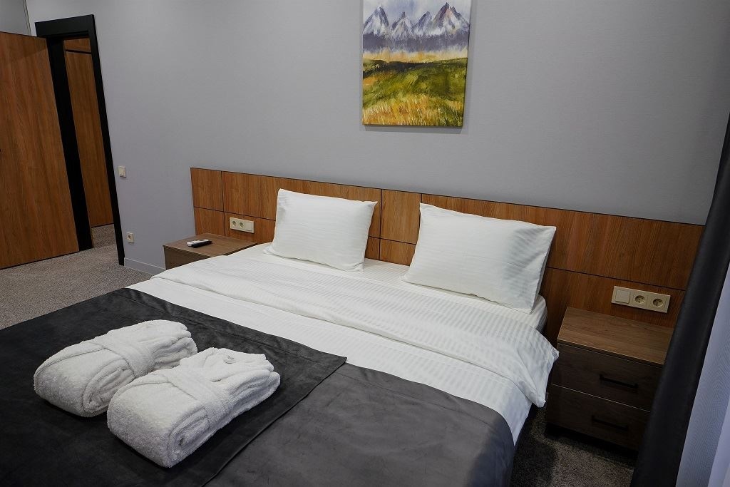 rooms-senior-siut-with-balcony