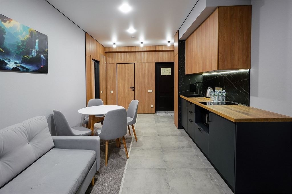 rooms-senior-siut-with-balcony