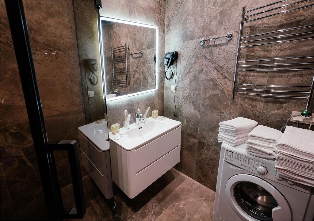 rooms-senior-siut-with-balcony