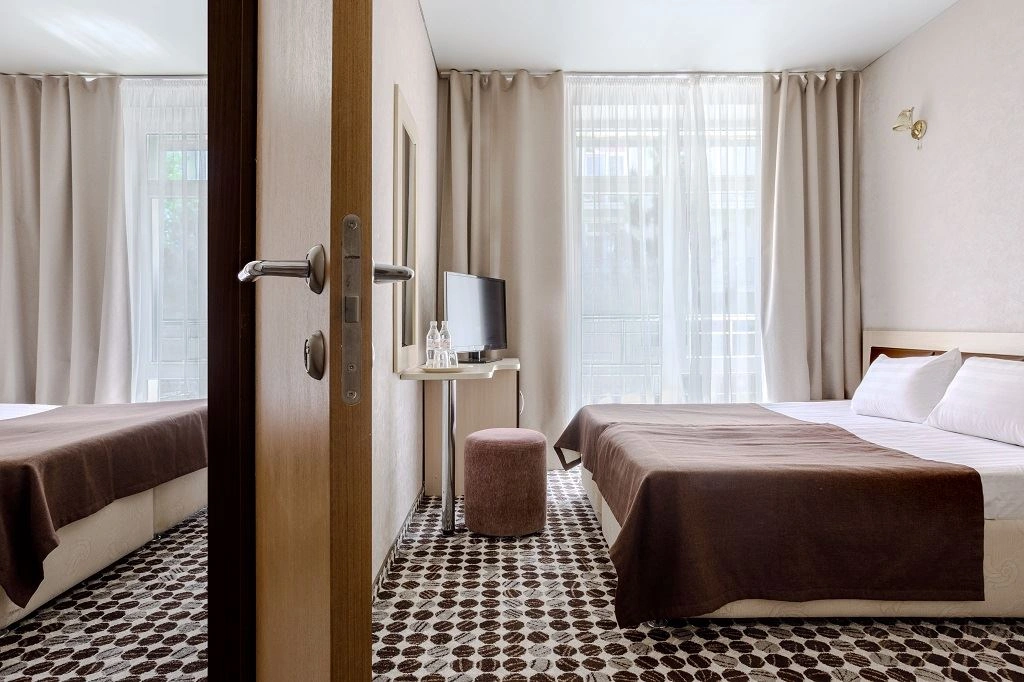 rooms-четырехместный-двухкомнатный-семейный