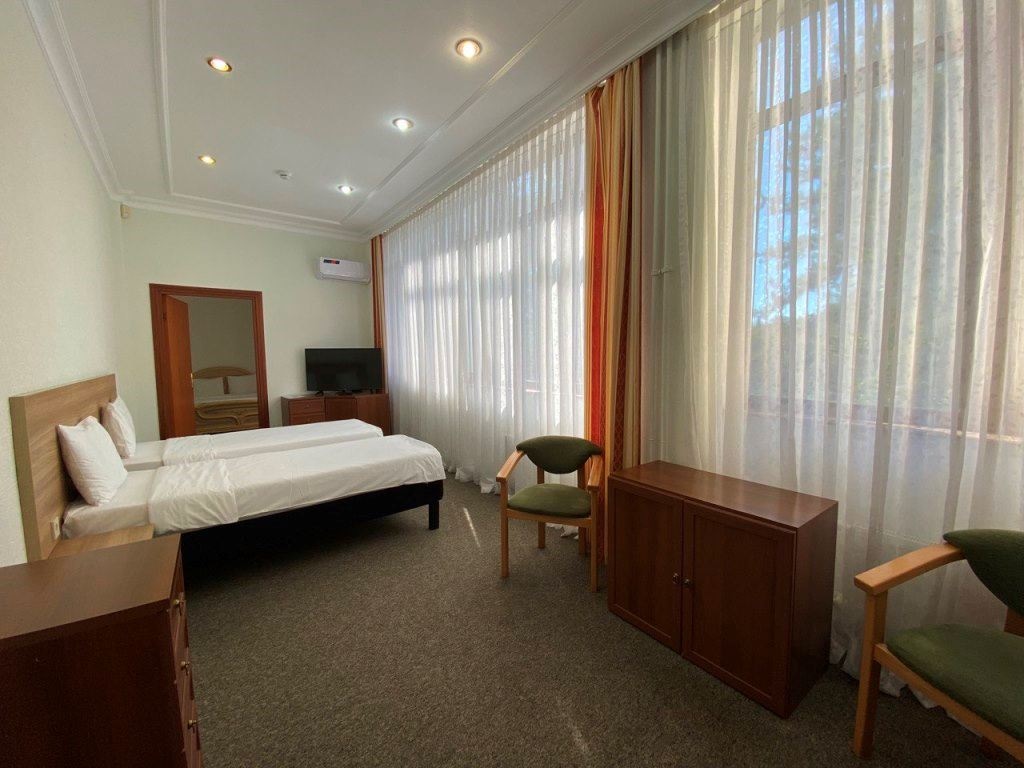 rooms-family-main-building