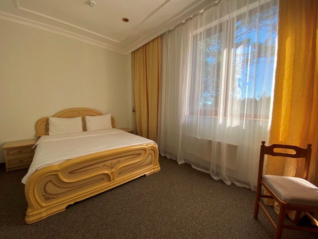 rooms-family-main-building