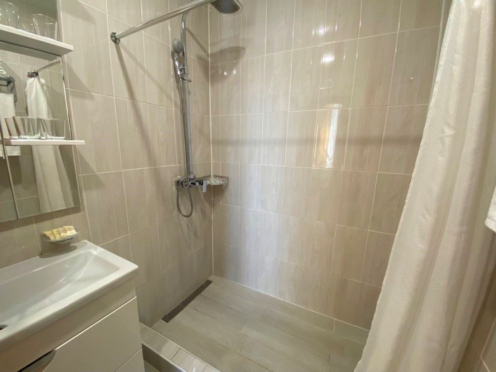 rooms-family-main-building