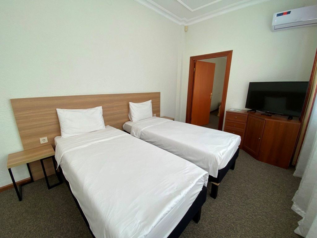 rooms-family-main-building