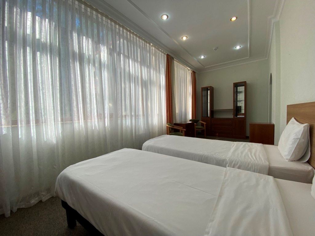 rooms-family-main-building