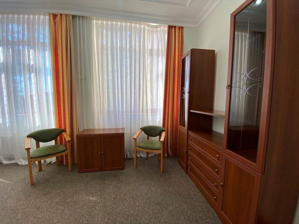 rooms-family-main-building