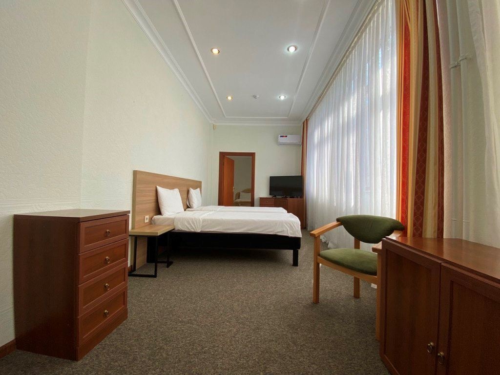 rooms-family-main-building