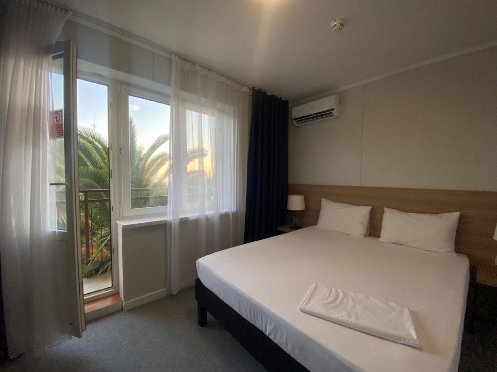 rooms-dbl-+-balcony-+-kotteg