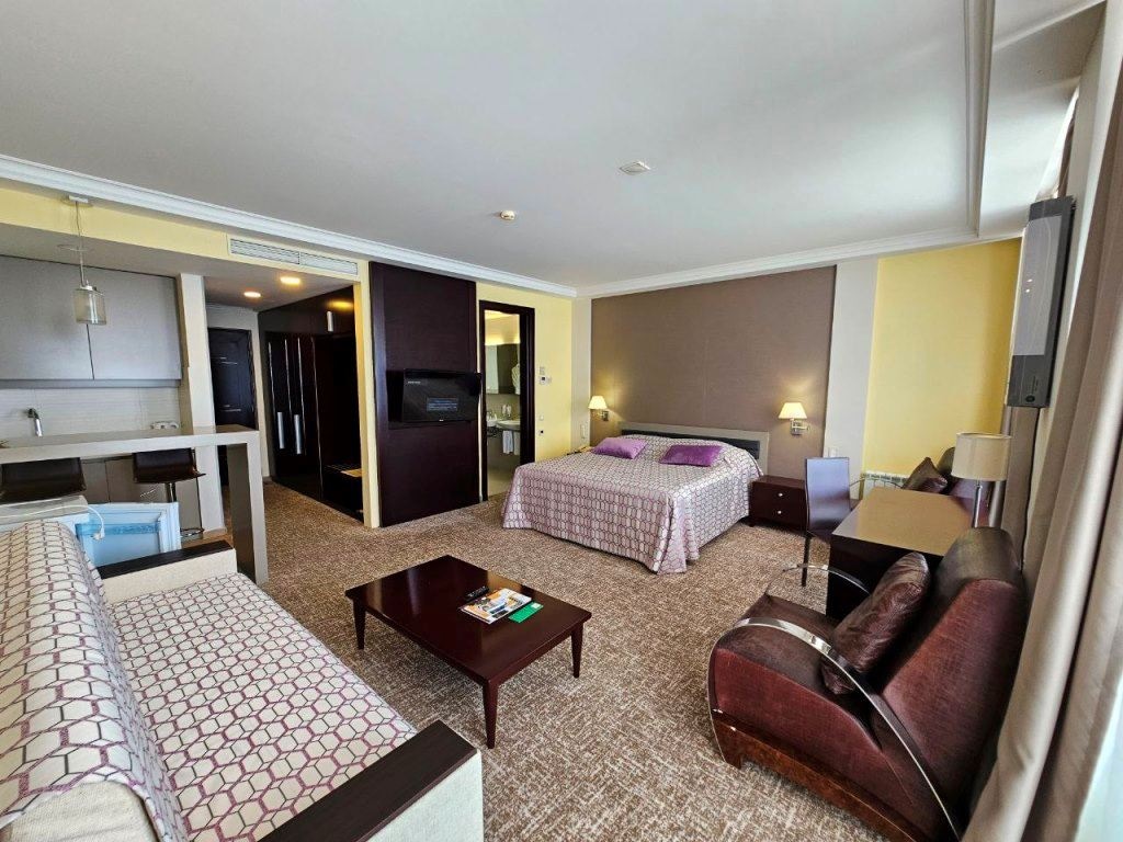 rooms-studio-primorskiy