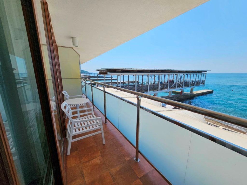 rooms-studio-primorskiy