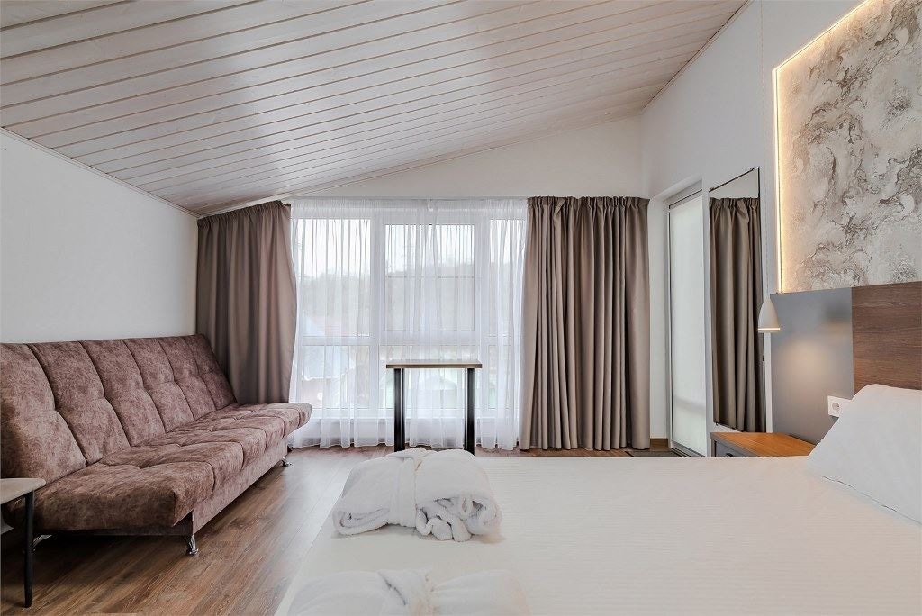 rooms-studoi-with-balcony