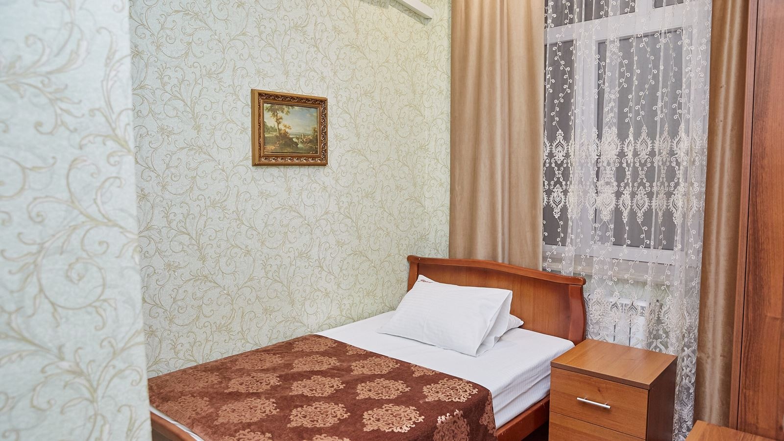 rooms-одноместный-стандарт-с-окном-в-коридор