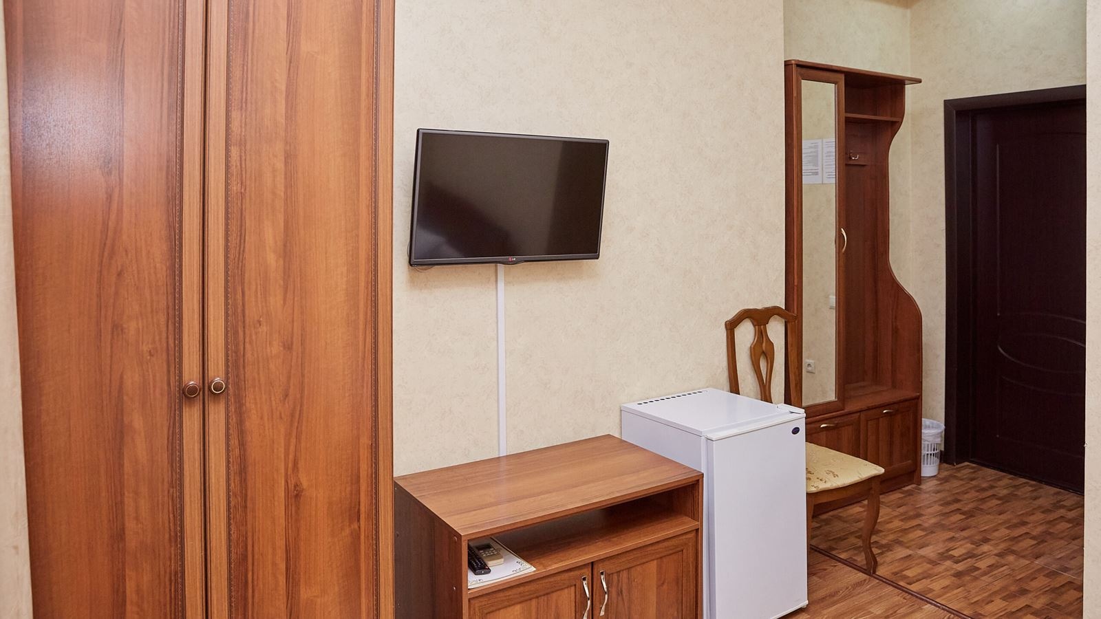 rooms-одноместный-стандарт-с-окном-в-коридор