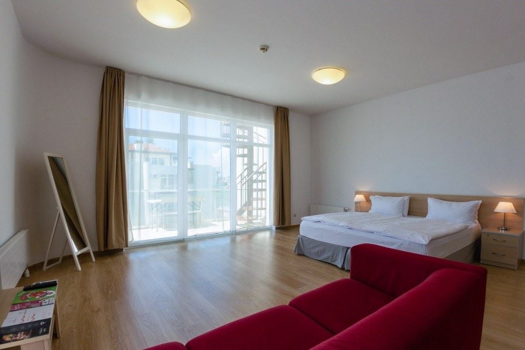 rooms-studio-roof