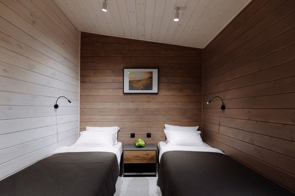 rooms-river-family