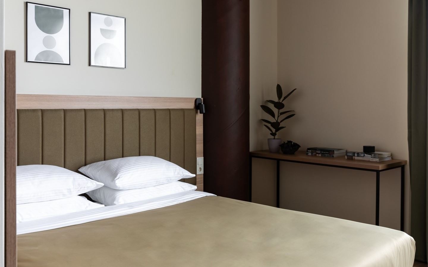 rooms-улучshенный-с-двуспальной-кроватью