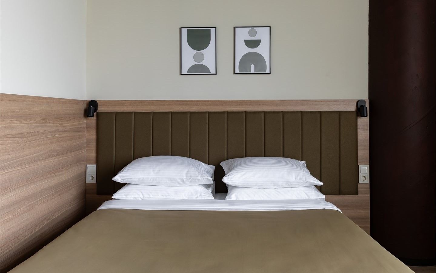 rooms-улучshенный-с-двуспальной-кроватью