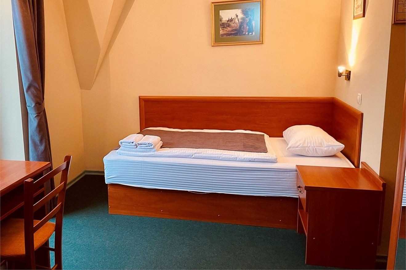 rooms-одноместный-номер-i-категории-стандарт-с-балконом