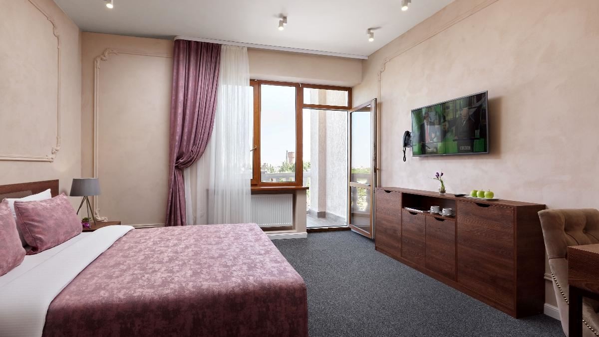 rooms-клубный-номер-с-балконом