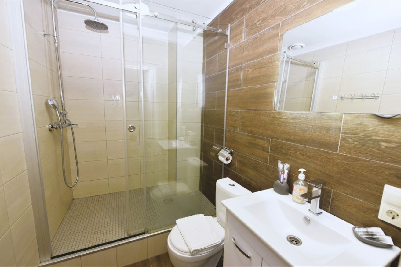 rooms-стандартный-2х-местный-номер-двуспальная-кровать