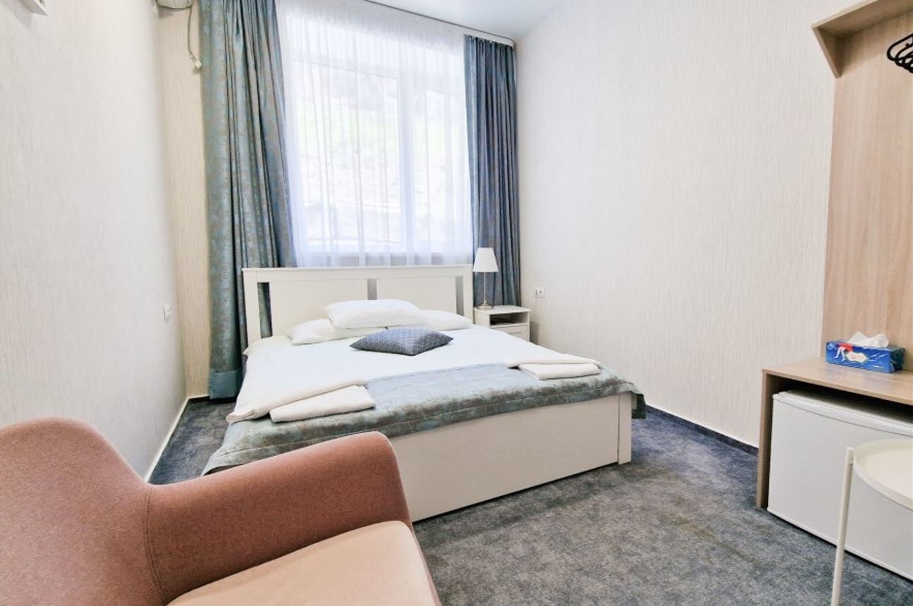 rooms-стандартный-2х-местный-номер-двуспальная-кровать