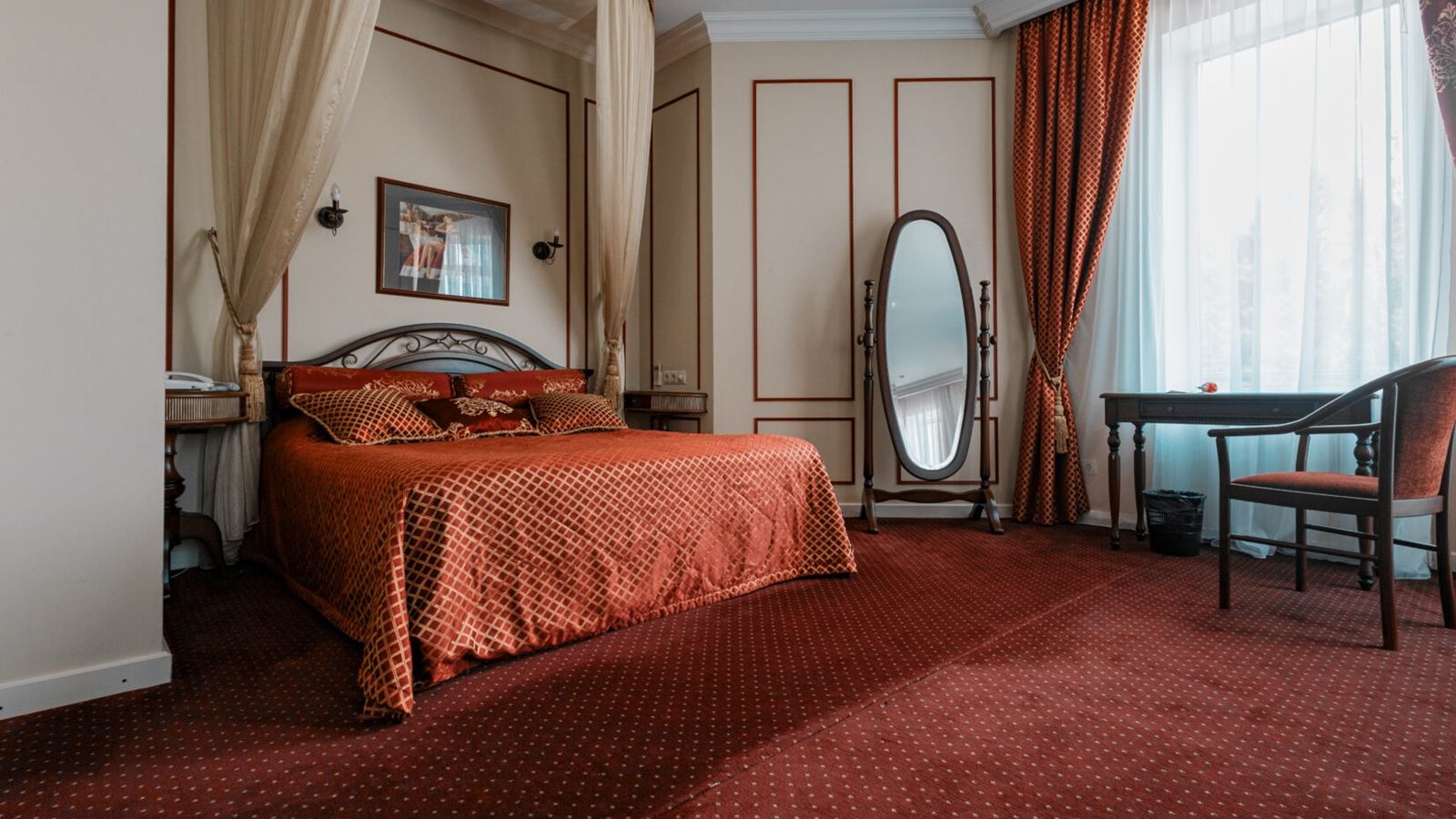 rooms-suite-with-jacuzzi