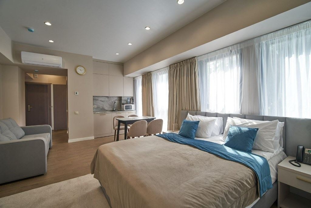 rooms-poly-luxe-terrasa